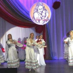 Состоялся городской праздничный концерт, посвящённый Дню матери.