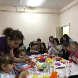В ЦНКиД проводятся занятия клуба детского творчества "Бусинка".