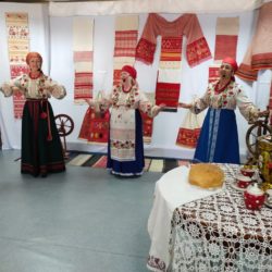 Русские фольклорные игры вместе с «Мироколицей»