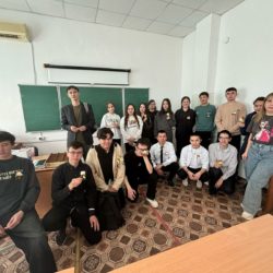Цветущий май